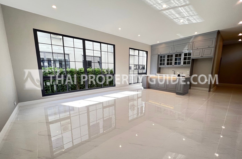 House with Shared Pool in Krung Thep Kritha 